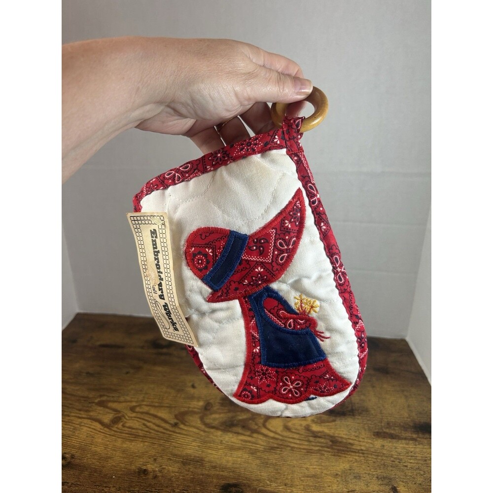 Vintage Cottagecore Embroidered Oven Mitt Red Bandana Sunbonnet Girl New Tag - Picture 5 of 13